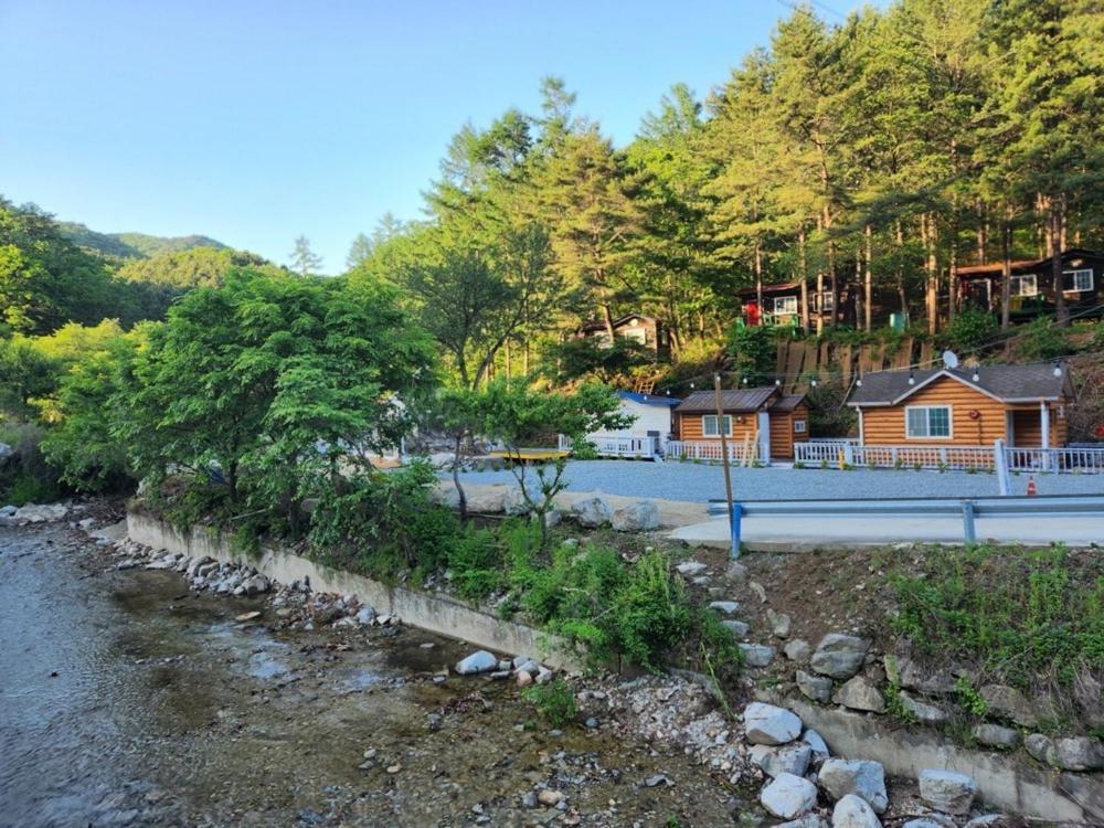 Hongcheon Gongjaksan Recreational Forest Pension Exterior photo