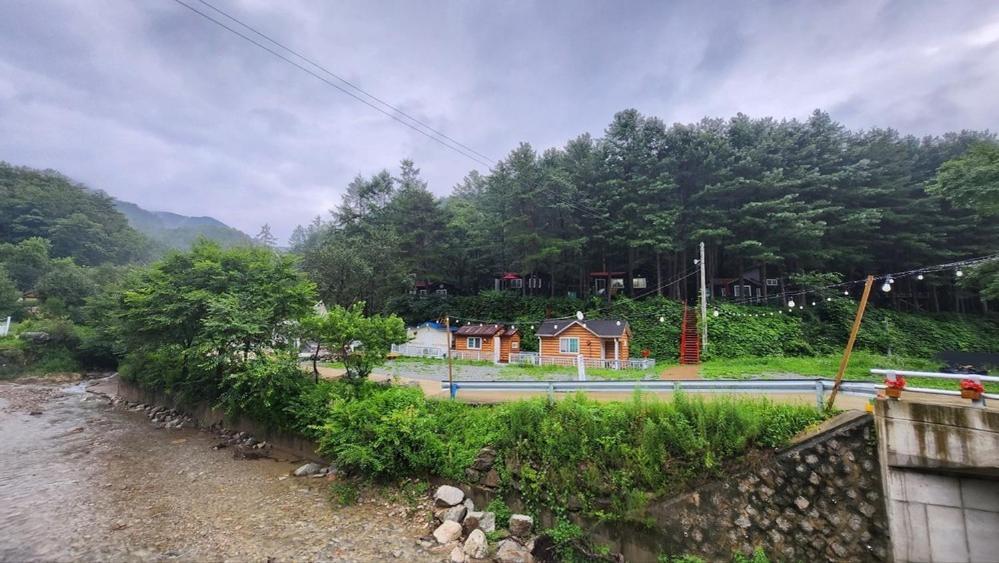 Hongcheon Gongjaksan Recreational Forest Pension Exterior photo